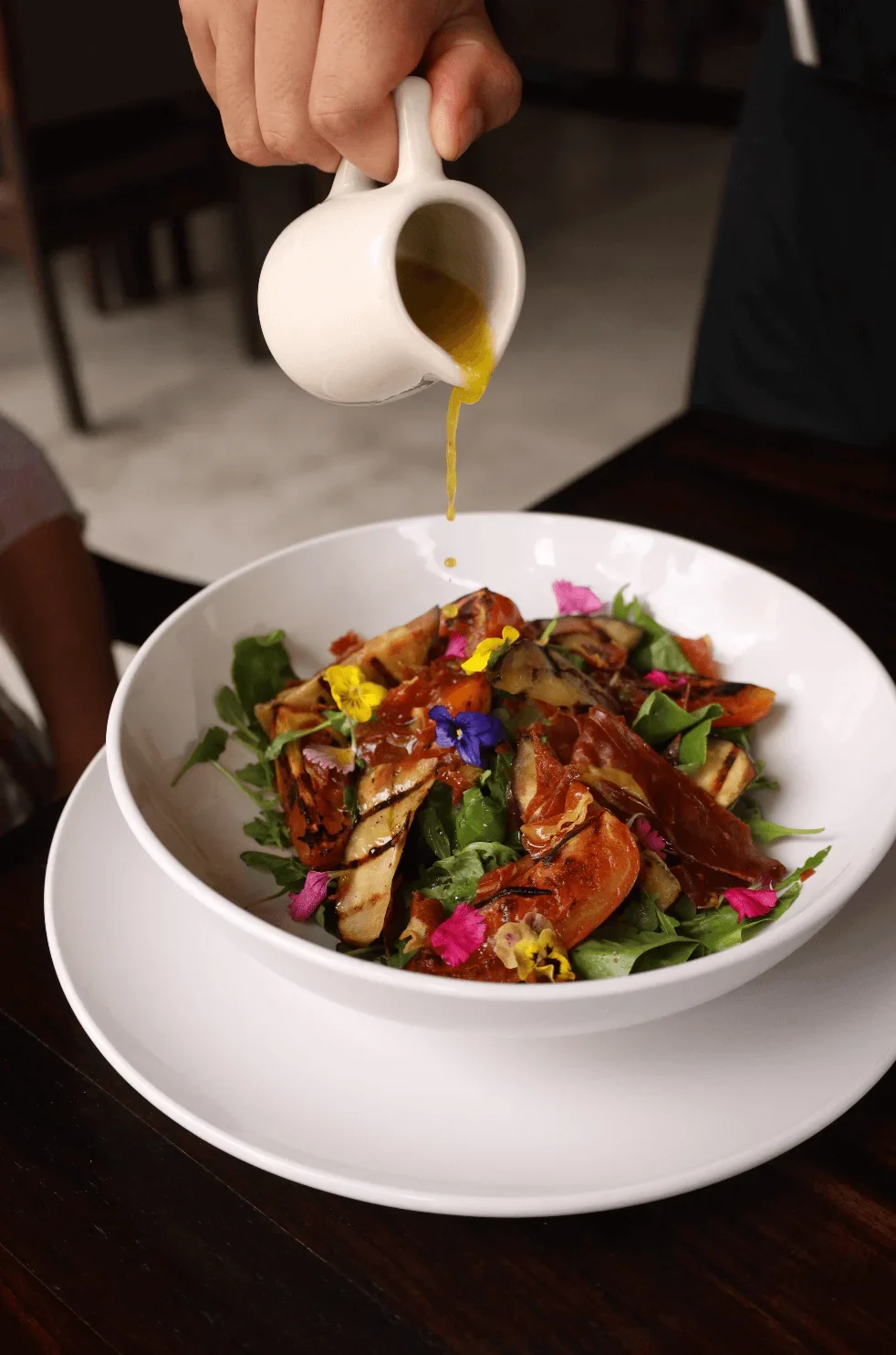 Fresh salad with grilled vegetables and prosciutto