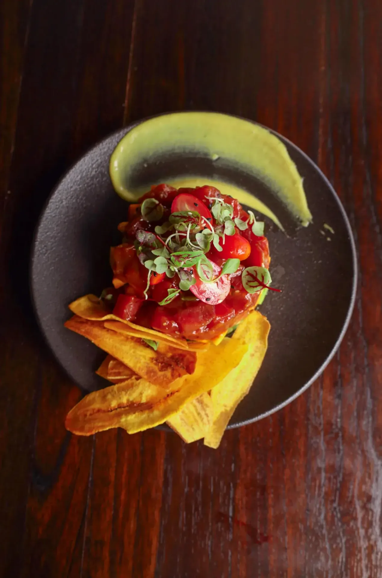 Tuna tartar with avocado and mango